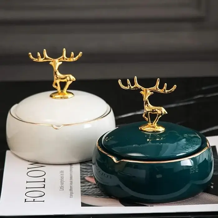 Fashion Ceramic Ashtray With Deer Sculpture Lid