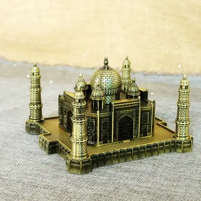 Taj Mahal Sculpture In Pakistan